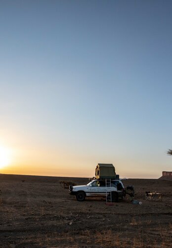 Ein Allradfahrzeug campiert in der Wüste. Offroad Marokko | © 4x4 Exploring GmbH