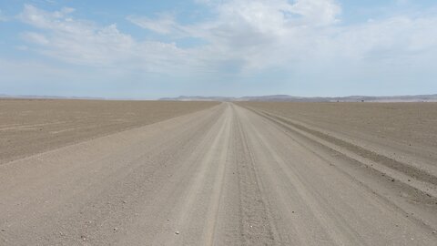 Eine lange sandige Piste durch die Wüste. Offroad Namibia | © 4x4 Exploring GmbH