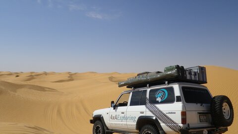 Die einladende Weite der Wüste ruft ins nächste Abenteuer mit Allradfahrzeugen. Offroad Tunesien.  | © 4x4 Exploring GmbH