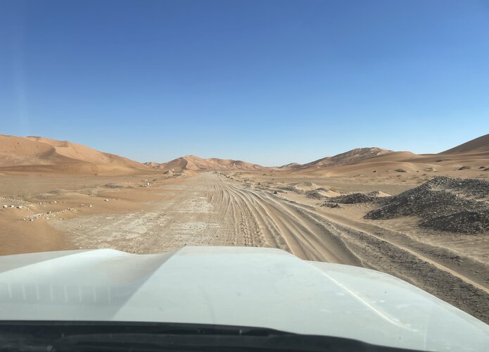 Staubige Pisten in verschiedenen Sandfarben beim Offroad im Oman. | © 4x4 Exploring GmbH