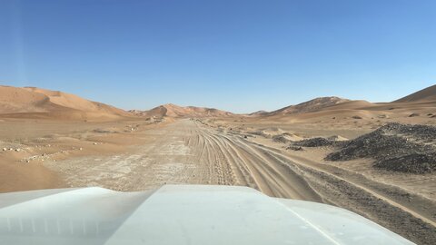 Staubige Pisten in verschiedenen Sandfarben beim Offroad im Oman. | © 4x4 Exploring GmbH