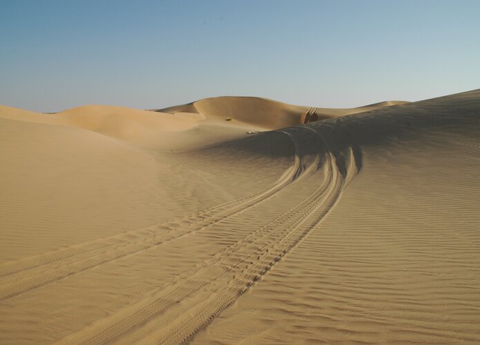 Nichts als Sand und Wüste. Das Abenteuer Allrad wird hier voll gelebt beim Offroad Oman | © 4x4 Exploring GmbH