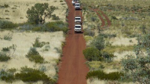 Weiterfahrt gegen den scheinbar endlosen Horizont durch eine spannende und vielseitige Natur. Offroad Australien | © 4x4 Exploring GmbH