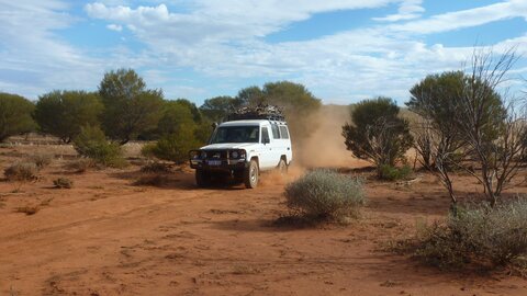 Ein Geländefahrzeut bereit ins Abenteuer aufzubrechen. Offorad Australien | © 4x4 Exploring GmbH