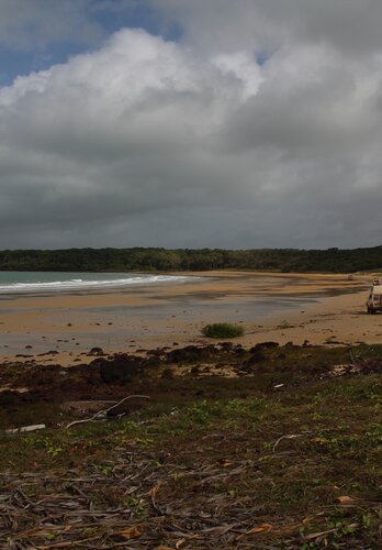 Ein Strand in der Dämmerung | © 4x4 Exploring GmbH Ein Allradfahrzeug steht direkt am Strand und geniesst den Sonnenuntergang. Offroad Cape York Australien | © 4x4 Exploring GmbH