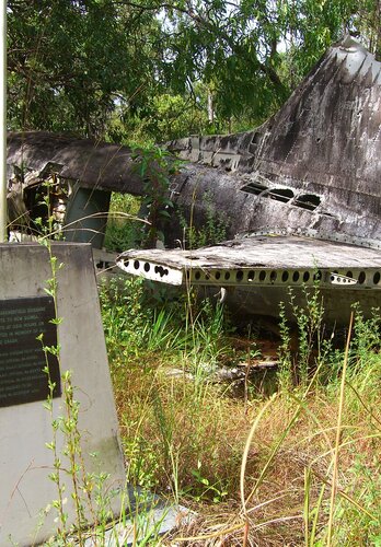 Ein alter Flugzeugwrack mitten im Wald den wir auf unserer Tour entdecken. Offroad Cape York Australien