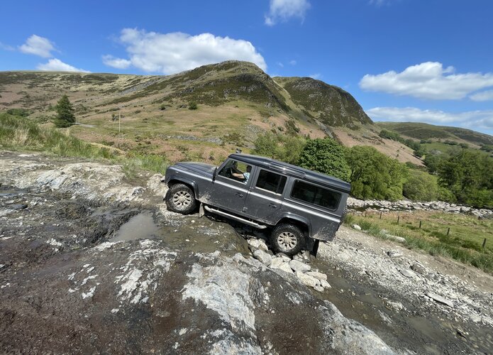Die "eigentlich" sanfte Hügel haben es in sich. Doch für unsere Offroadreise sind diese Hindernisse eine willkommene Belohnung für die Piloten. Offroad England. | © 4x4 Exploring GmbH