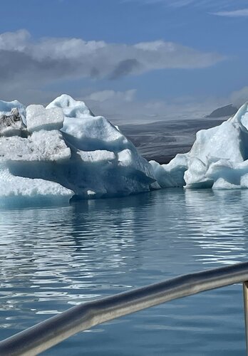 Ein Ausflug auf dem Wasser zu den faszinierenden Eisbergen. Etwas Kultur gehört auch zum Offroad Island | © 4x4 Exploring GmbH