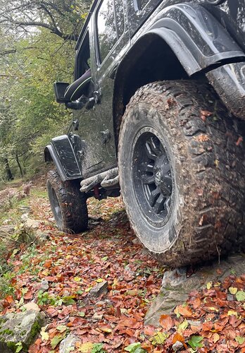 Auf dem Lombardei Offroad Kurztrip werden die schmalen Tracks bei Regen und Nässe sehr anspruchsvoll. | © 4x4 Exploring GmbH