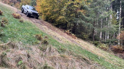 Ob mit Abfahrthilfe oder ohne, die Aufregung ist garantiert. Offroad Lombardei  | © 4x4 Exploring GmbH 