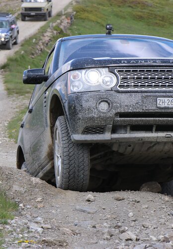 Mit der richtigen Bereifung werden auch die knifflige Abschnitte mühelos gemeistert. So macht Offroad Südalpen Spass | © 4x4 Exploring GmbH 