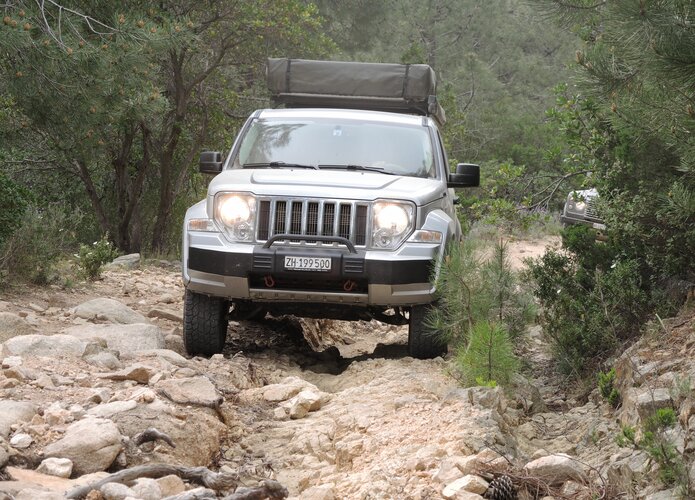 Die Geländefahrzeuge schalten alle Programme ein um manche Bereiche passieren zu können. Offroad Sardinien. | © 4x4 Exploring GmbH 