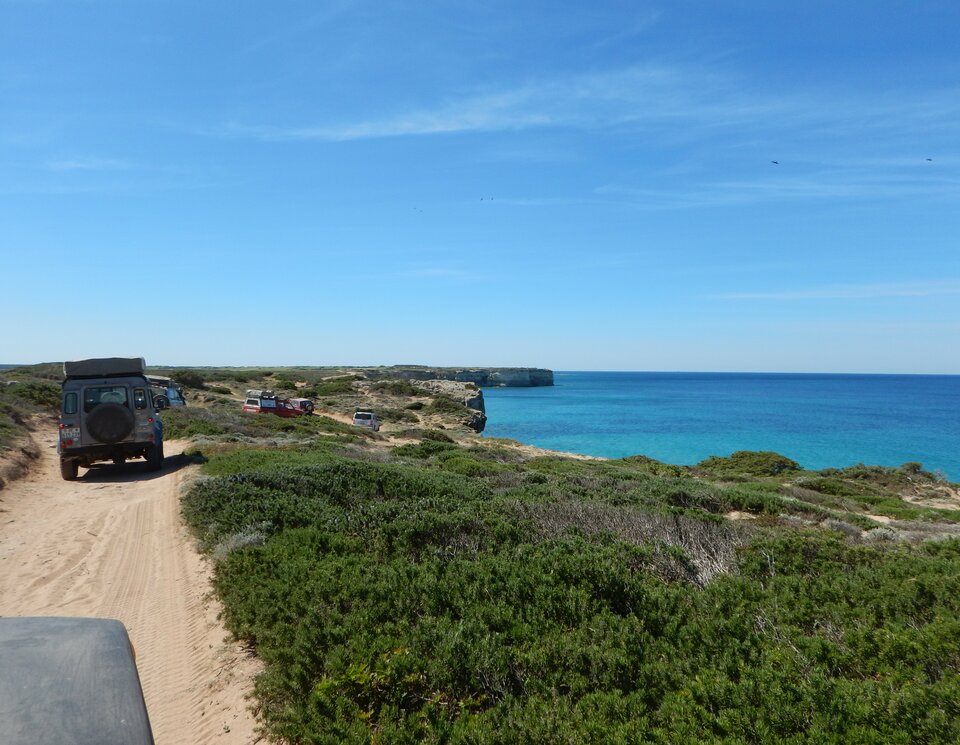 Weiche Sandpisten in der Strandnähe sind eine wilkommene Abwechslung nach ruppigen Trails in den Bergen. Offroad Sardinien. | © 4x4 Exploring GmbH 