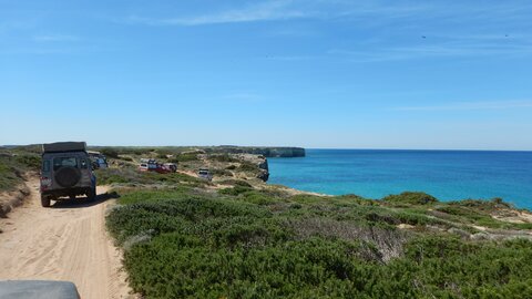 Weiche Sandpisten in der Strandnähe sind eine wilkommene Abwechslung nach ruppigen Trails in den Bergen. Offroad Sardinien. | © 4x4 Exploring GmbH 