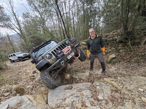 Beim Offroad in der Toskana hat ein Jeep gerne mal ein Rad in der Luft. | © 4x4 Exploring GmbH