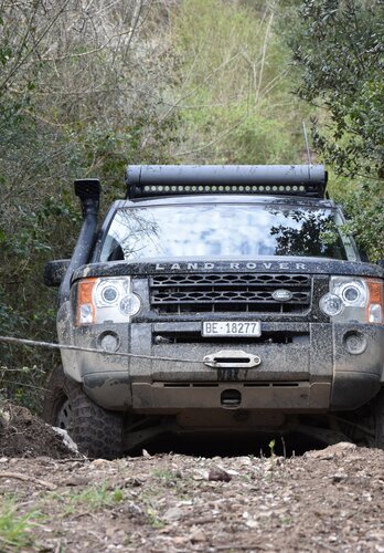 Die Geländefahrzeuge setzen oft die Seilwinde ein um Weiterzukommen. Offroad Toskana | © 4x4 Exploring GmbH 