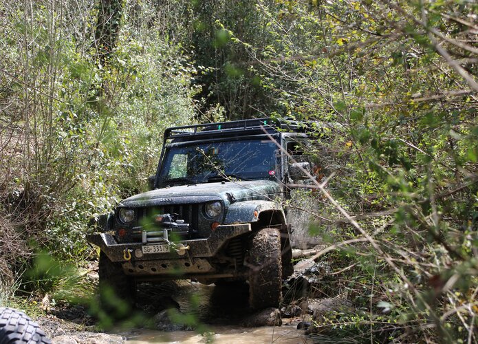 Grobe Allradfahrzeuge für grobes Gelände in den sanften toskanischen Hügeln. Offroad Toskana | © 4x4 Exploring GmbH 