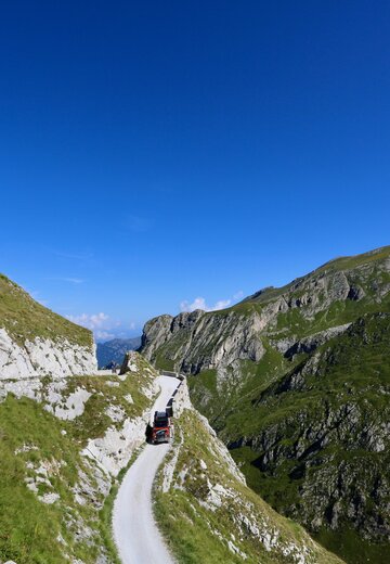 Schmuggler und Militärpfade führen hoch hinaus abseits des Alltags. Die Flucht ins Abenteuer mit erfahrenem Guide und begeisterten Teilnehmern dieser Offroadtour. Offroad Westalpen. | © 4x4 Exploring GmbH 